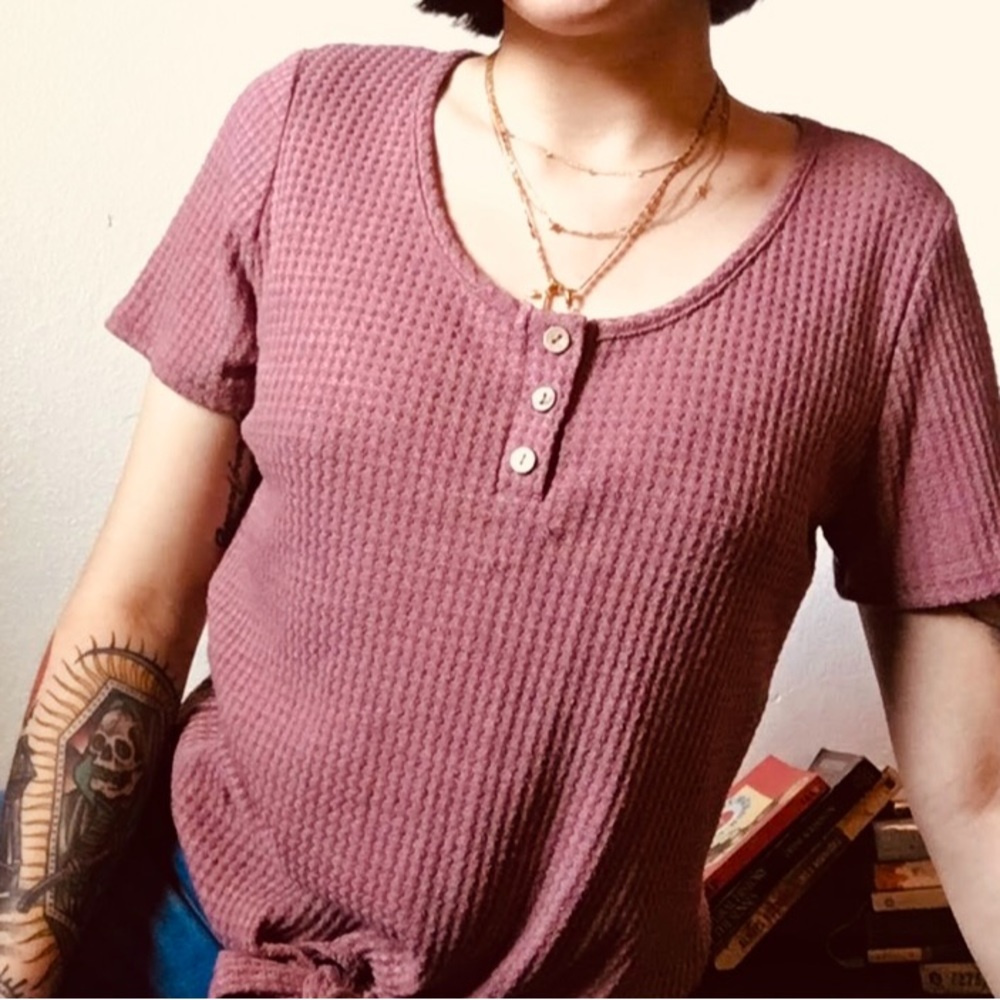 Paper Crane burgundy short sleeve waffle tie shirt- Medium